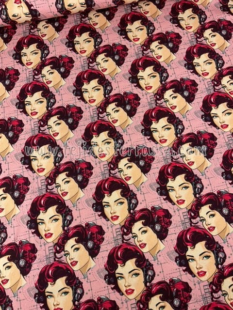 Punto Camiseta estamp. Chicas fondo rosa