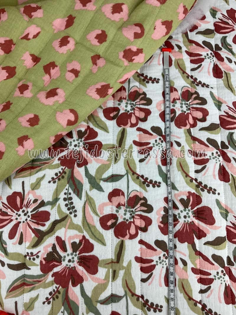 Muselina acolchada reversible Animal print y Flores Rosadas