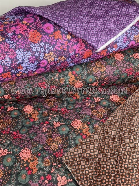Acolchado estampado reversible Flores negro/lila